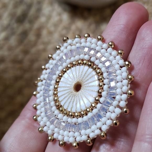 🖤 Boutique white and gold sparkly beaded earrings - Picture 3 of 4